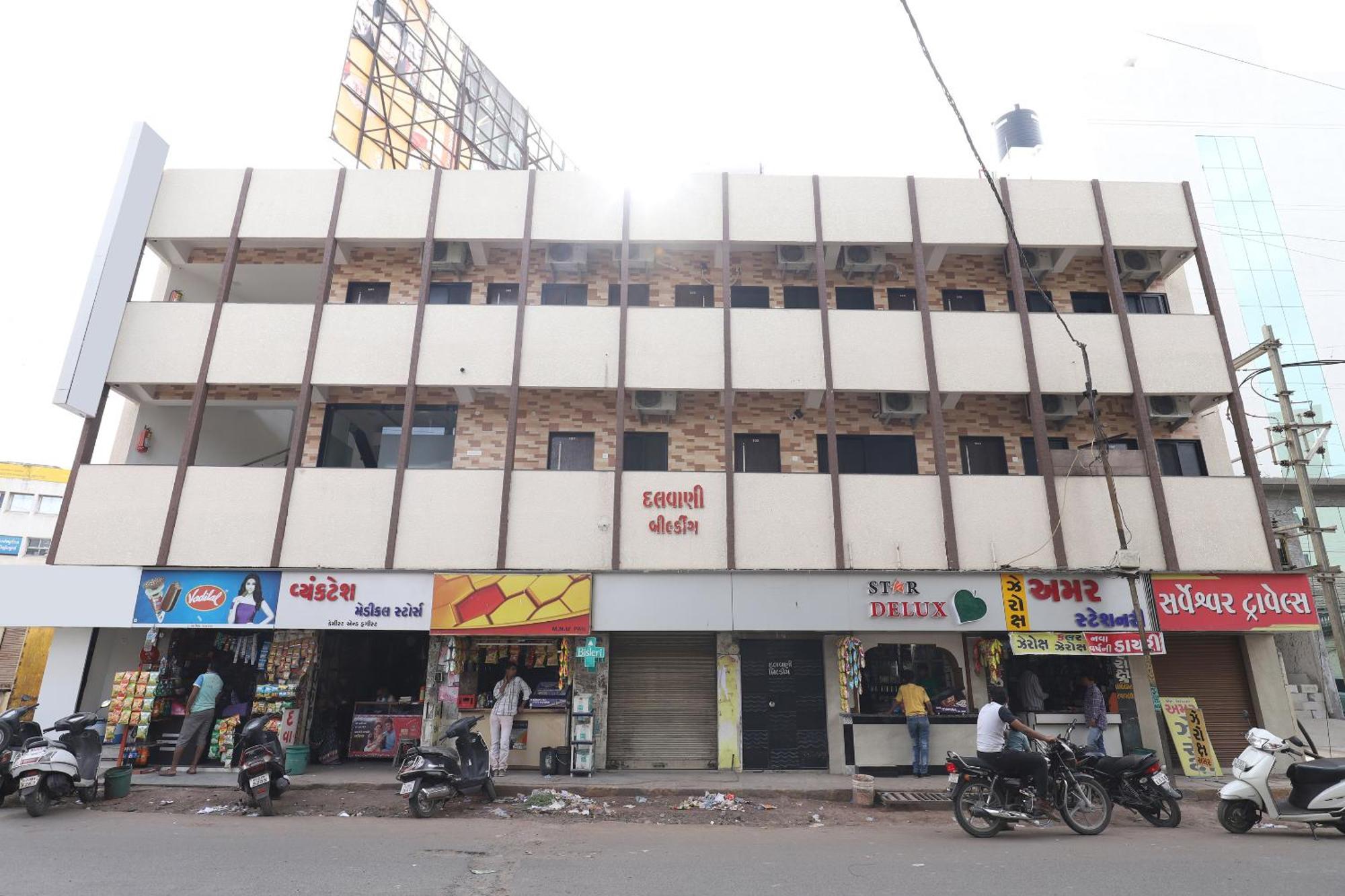 Nova Hotel Star Palace Rajkot Exterior foto